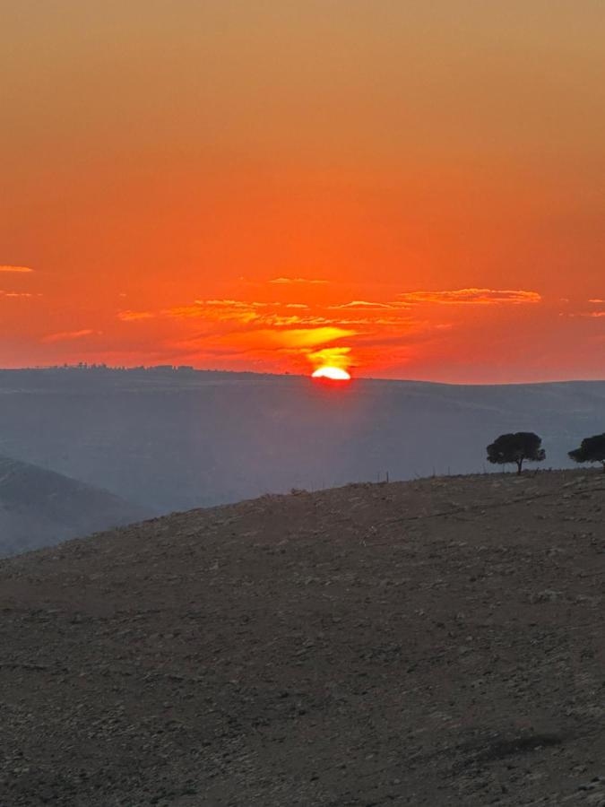 Hotel Wadi Al-Wala View Camp Madaba Exterior foto